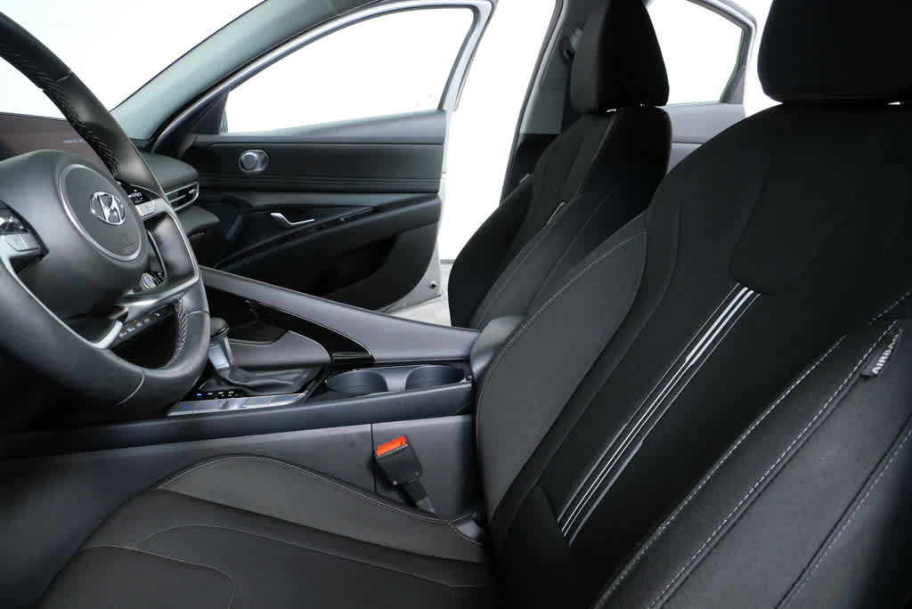 Certified 2023 Hyundai Elantra SEL w/ Convenience Package image 5