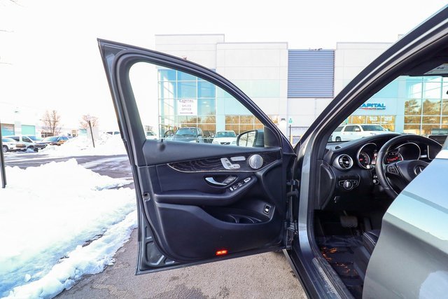 Used 2018 Mercedes-Benz GLC 300 4MATIC image 34