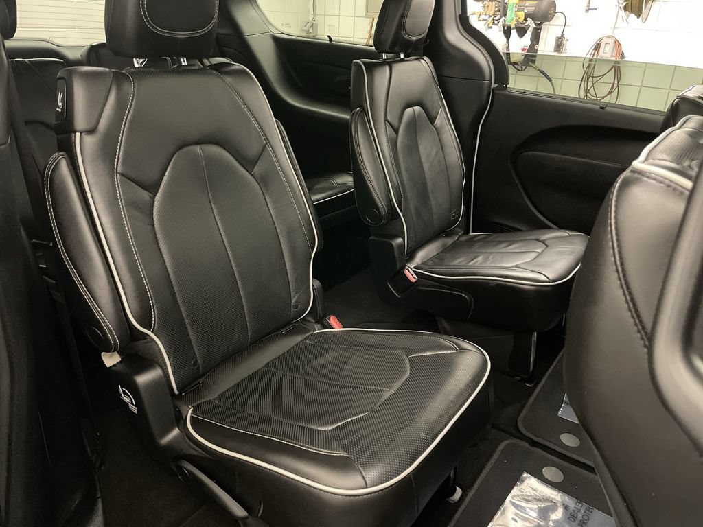 Used 2022 Chrysler Pacifica Limited w/ S Appearance Package AWD/4WD image 22