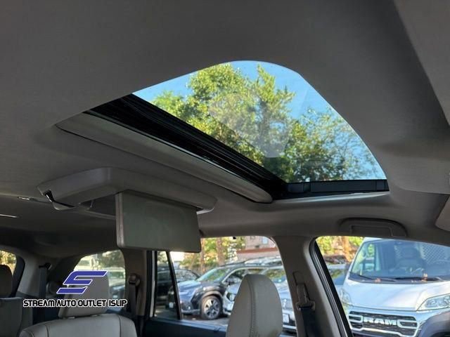 Used 2022 Honda Pilot Touring image 16