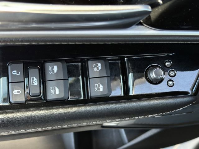 Used 2024 Jeep Wagoneer L Series II RWD image 16