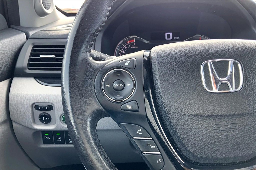 Used 2017 Honda Pilot Touring image 12