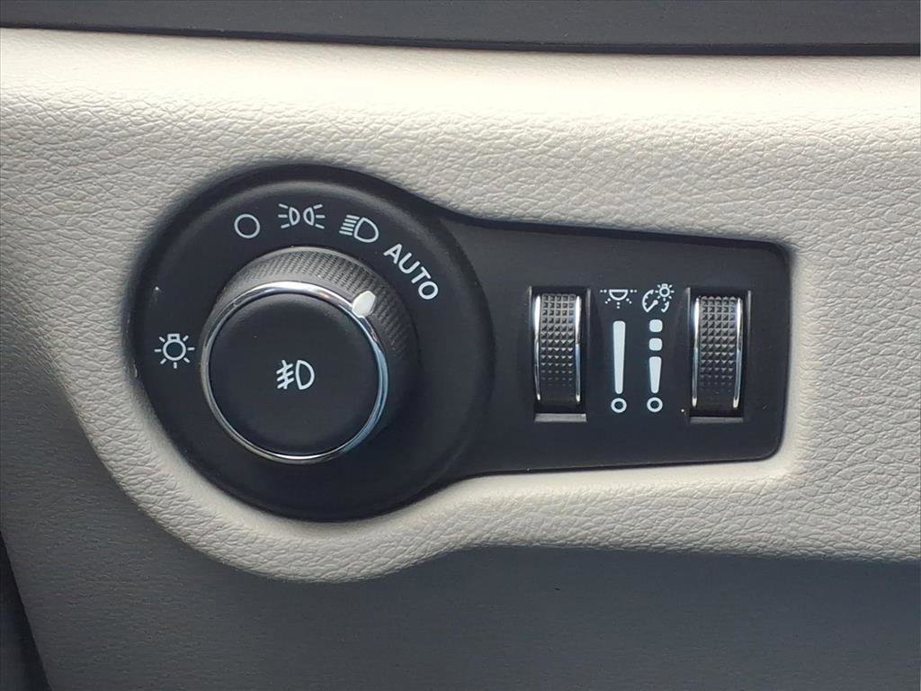 Used 2024 Chrysler Pacifica Touring-L image 24