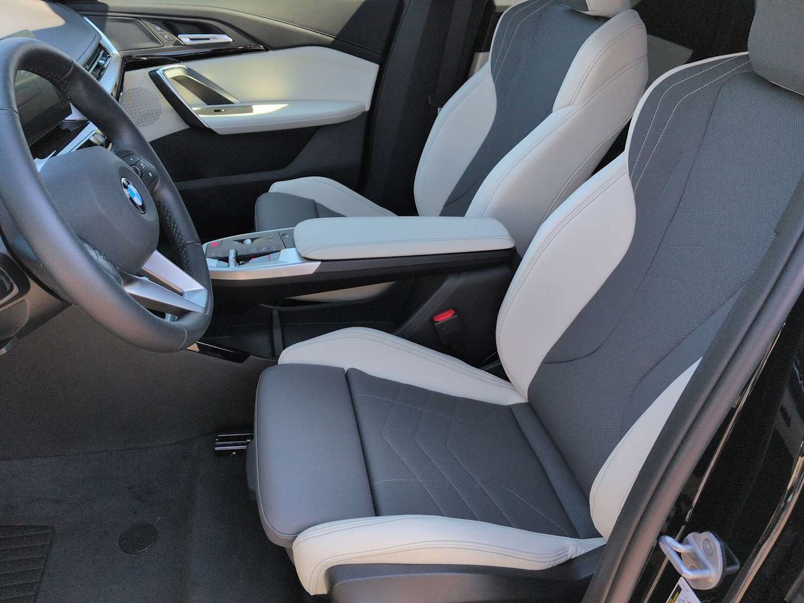 New 2026 BMW X1 xDrive28i w/ Technology Package AWD/4WD image 16