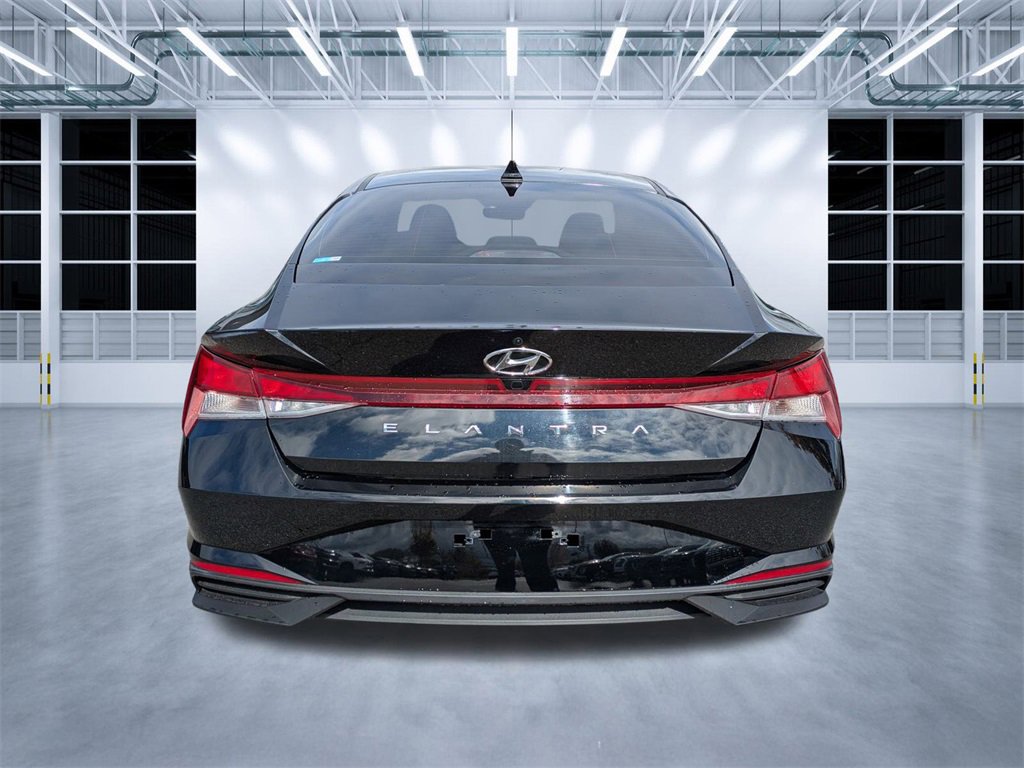 Used 2023 Hyundai Elantra SEL image 4