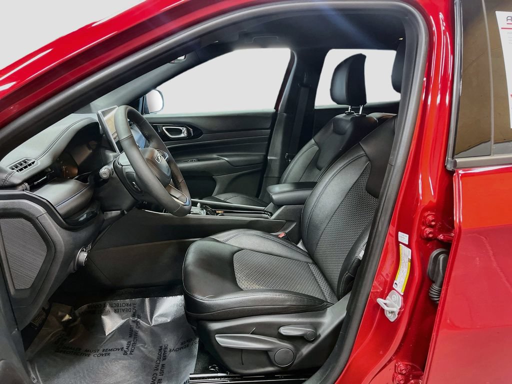 Used 2026 Jeep Compass Latitude AWD/4WD image 21