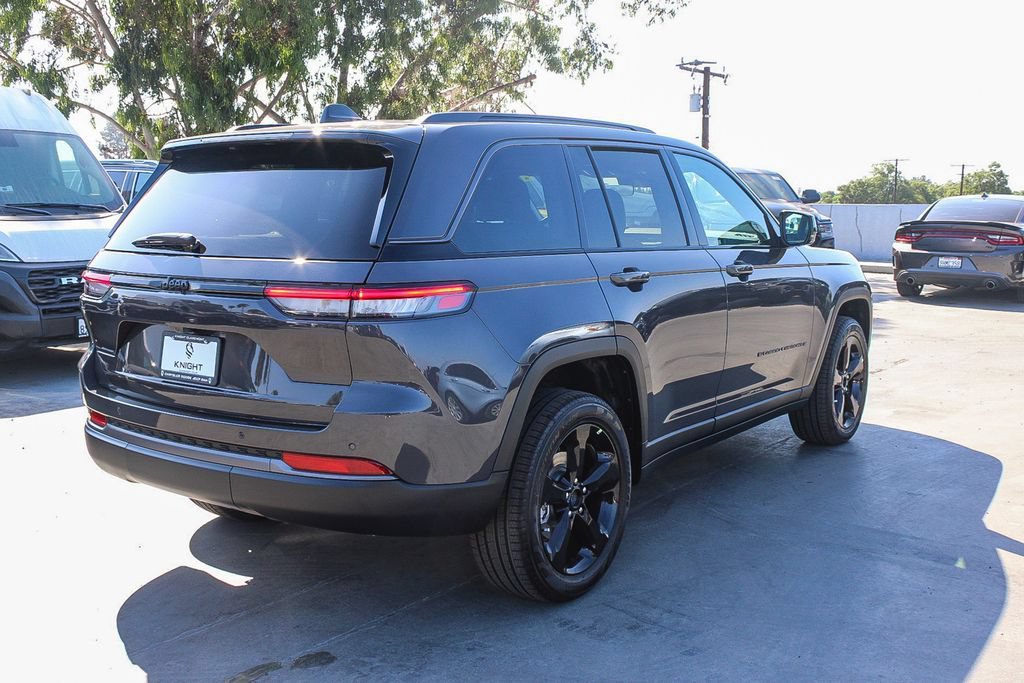 New 2026 Jeep Grand Cherokee Limited w/ Limited Altitude Package RWD image 9