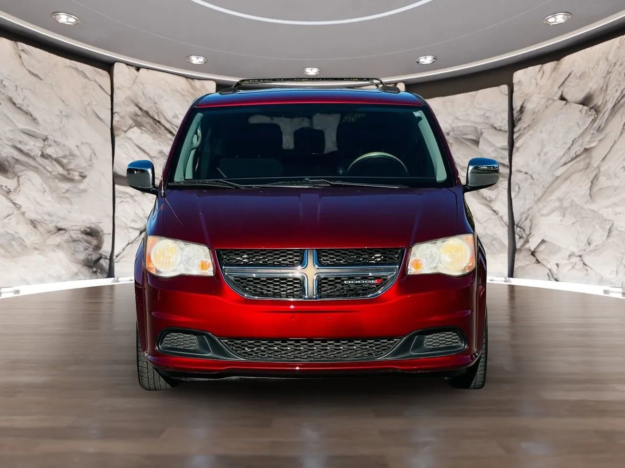 Used 2014 Dodge Grand Caravan SXT image 2
