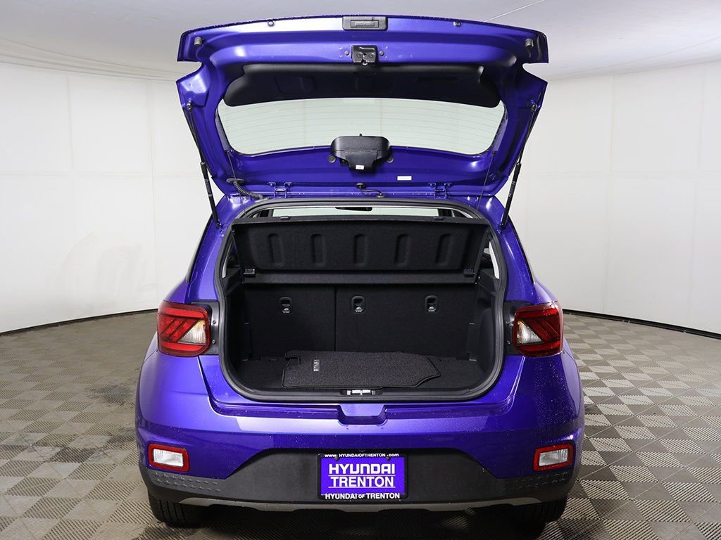 Certified 2025 Hyundai Venue Limited FWD image 14
