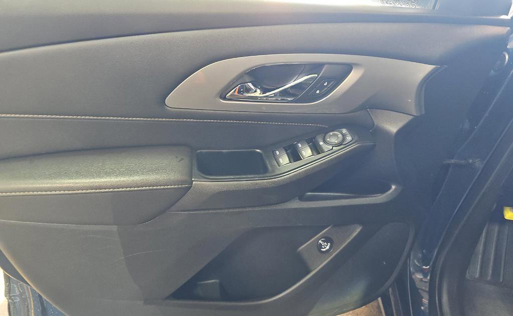 Used 2023 Chevrolet Traverse LT image 8