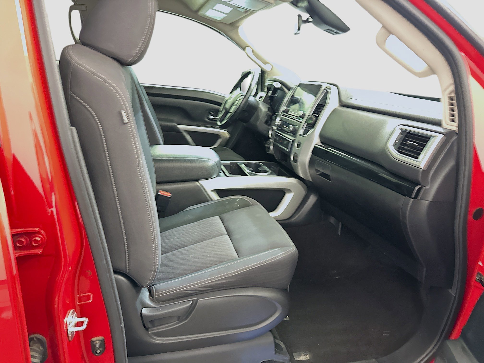 Used 2020 Nissan Titan SV w/ SV Convenience Package image 32