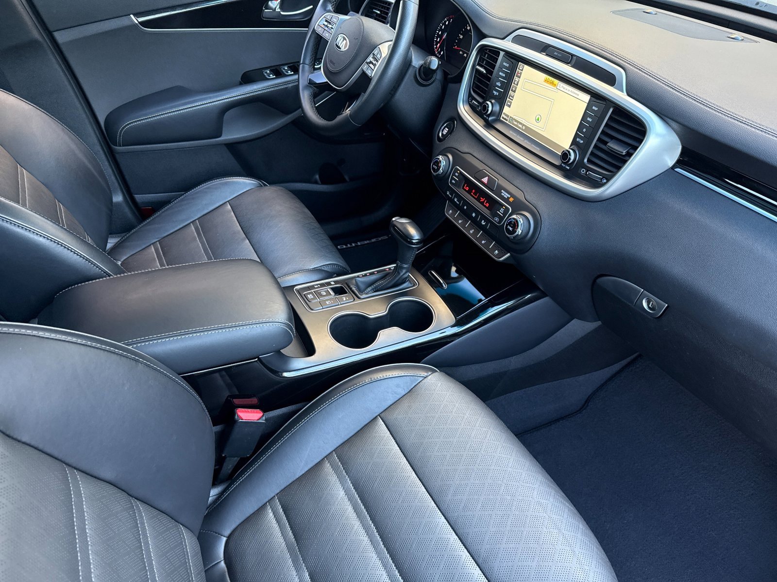 Used 2019 Kia Sorento SX image 18