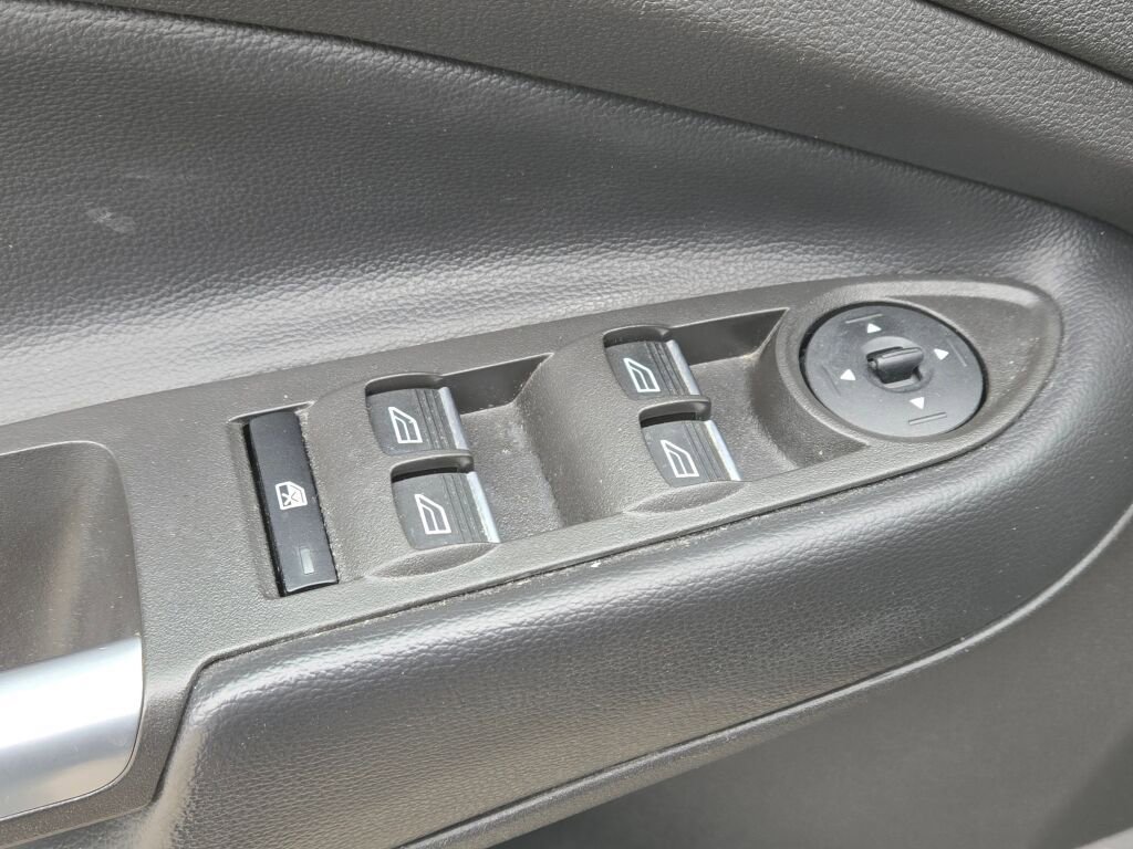 Used 2019 Ford Escape SEL image 28