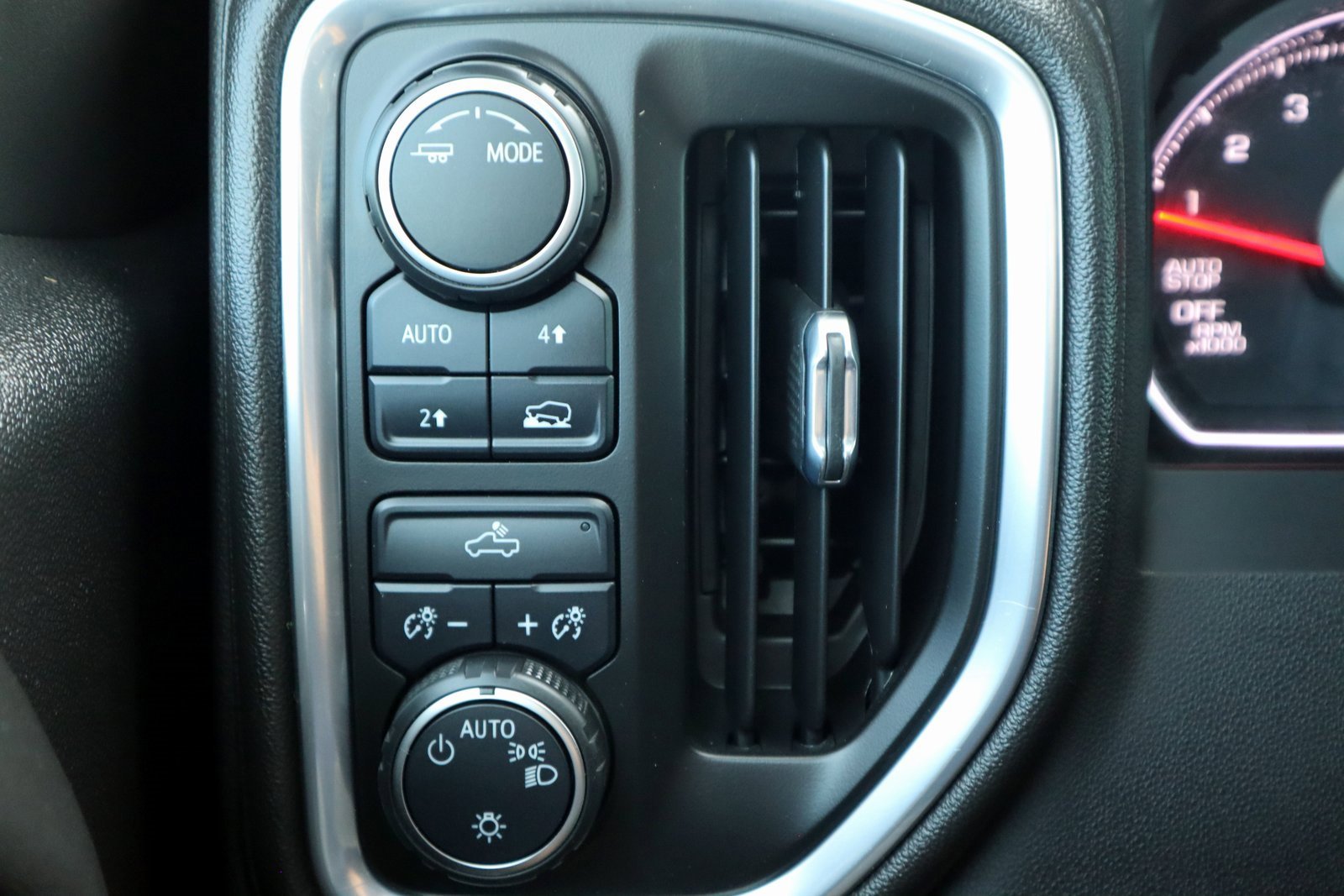 Used 2022 Chevrolet Silverado 1500 LT image 33