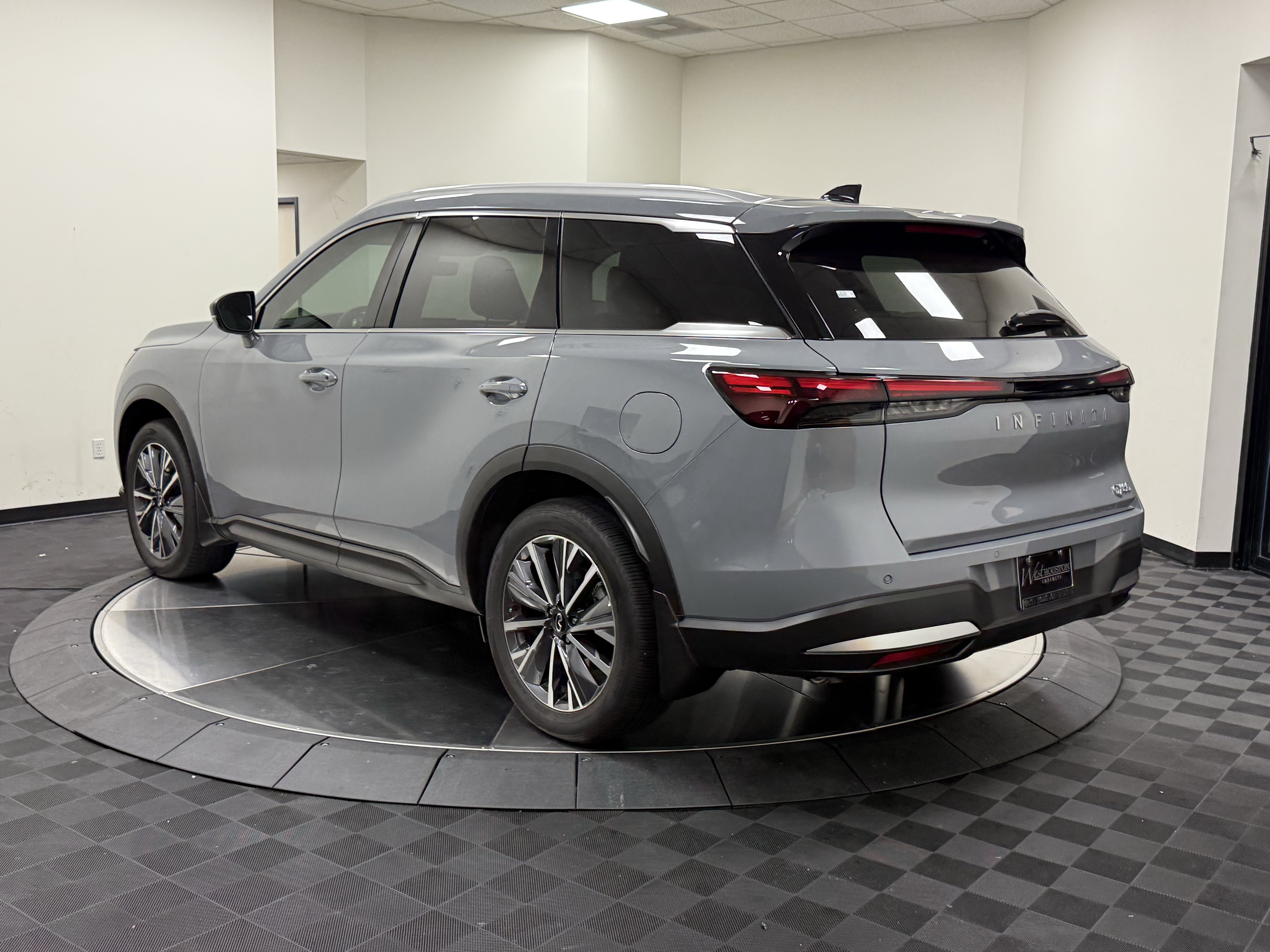 Certified 2027 INFINITI QX60 Luxe w/ Cargo Package FWD image 5