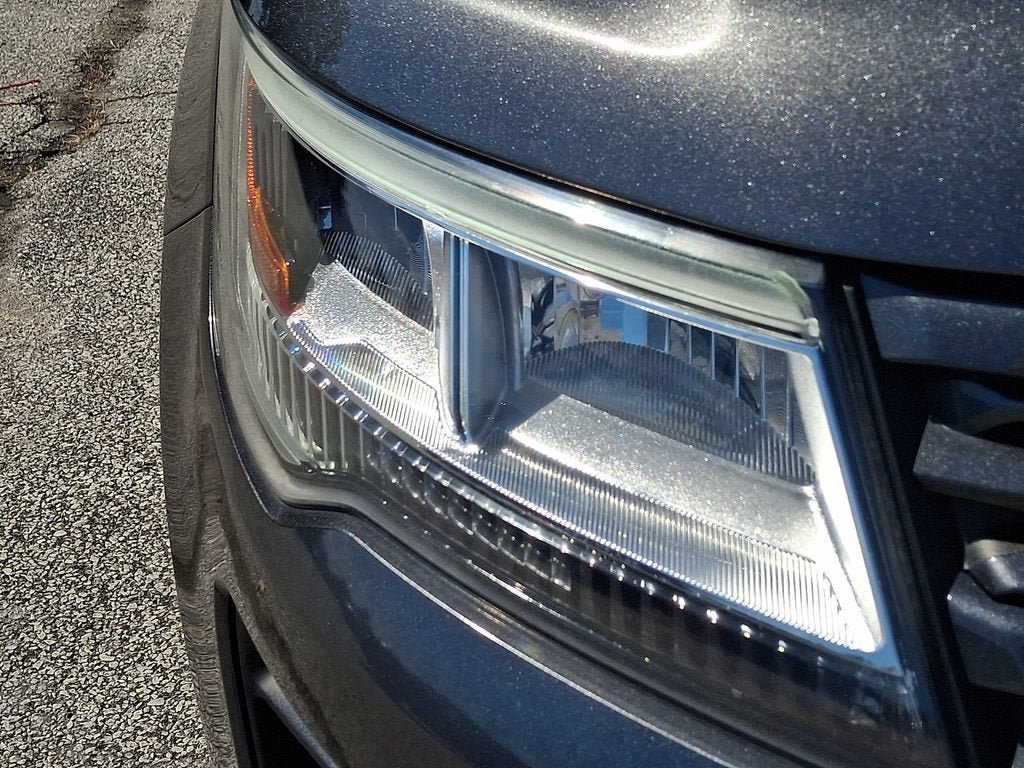 Used 2019 Ford Explorer XLT w/ Equipment Group 202A AWD/4WD image 10