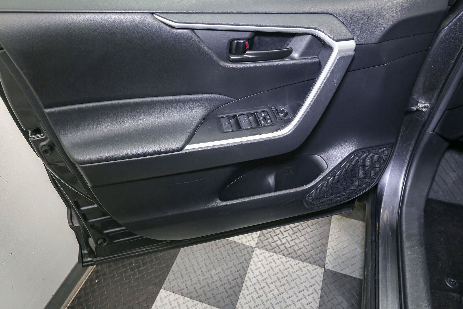 Certified 2023 Toyota RAV4 LE AWD/4WD image 39