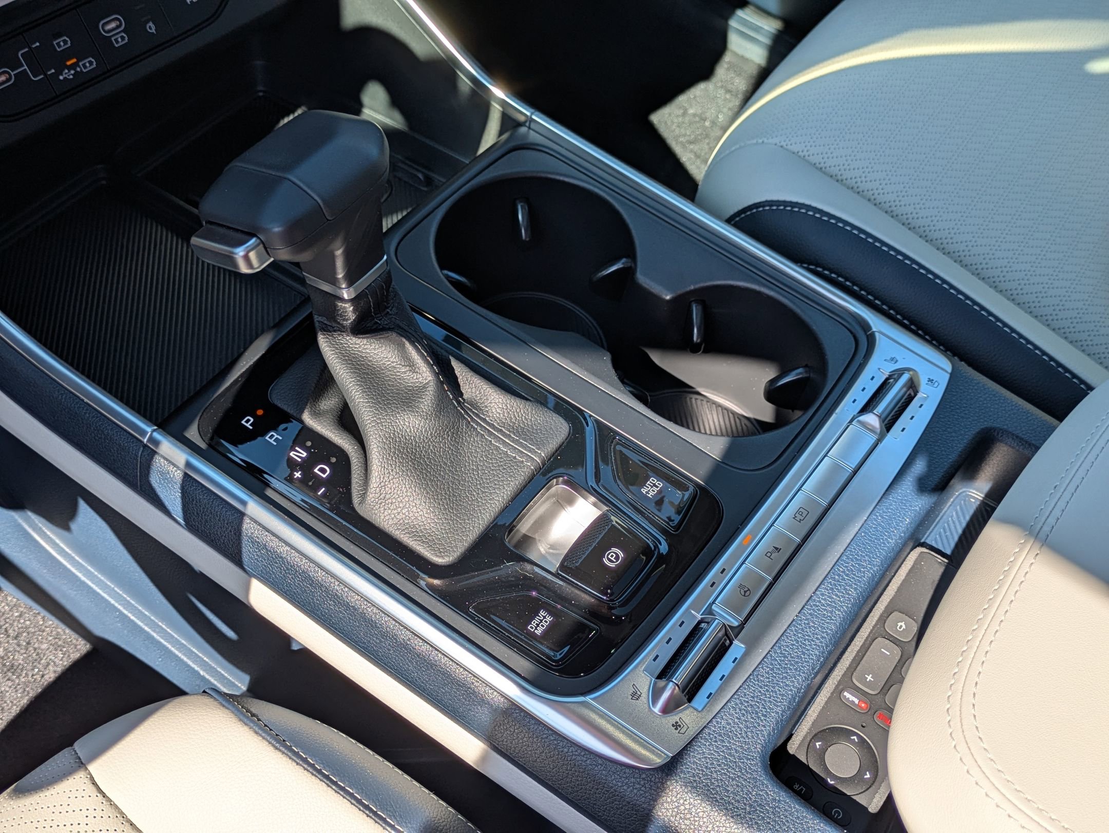 Used 2025 Kia Carnival SX Prestige FWD image 25