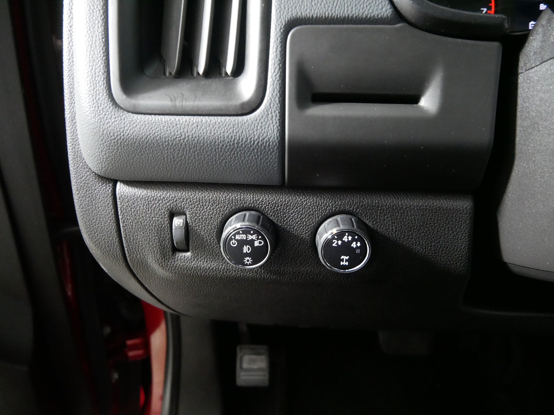 Used 2015 Chevrolet Colorado Z71 AWD/4WD image 26