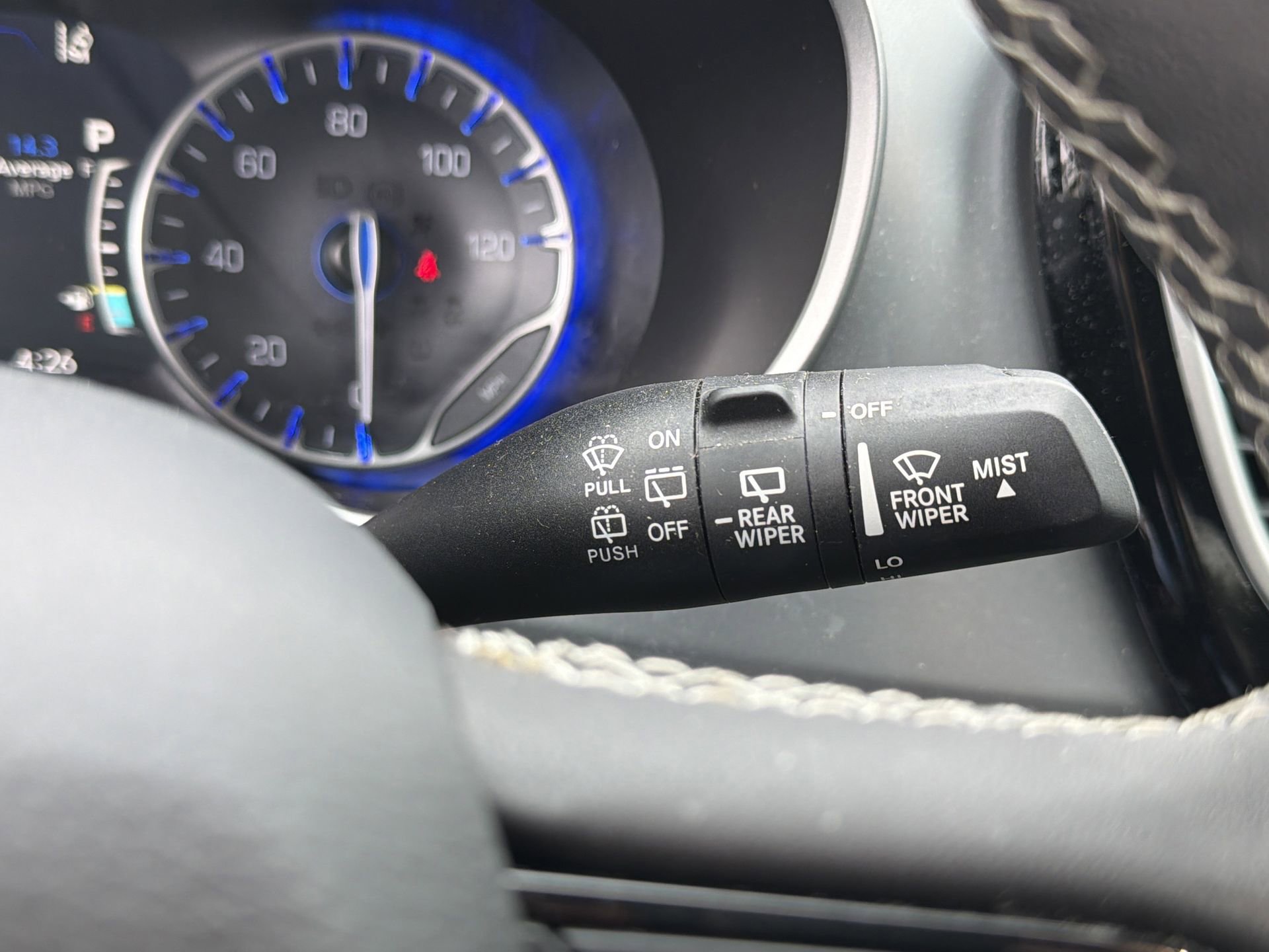 Used 2023 Chrysler Pacifica Touring image 14