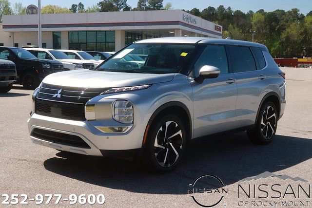 Used 2024 Mitsubishi Outlander SE image 3