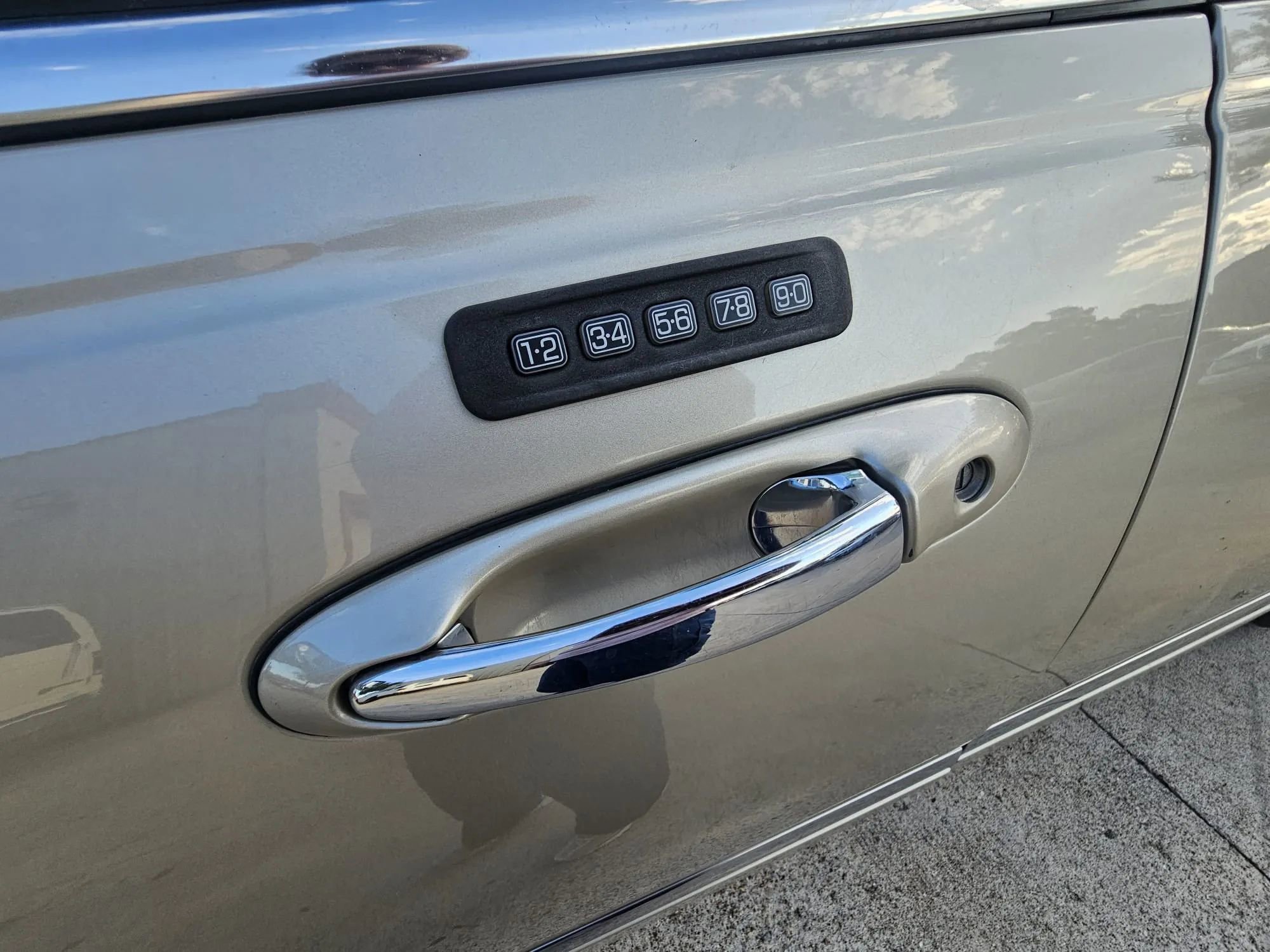 Used 2005 Lincoln Town Car Signature RWD image 22