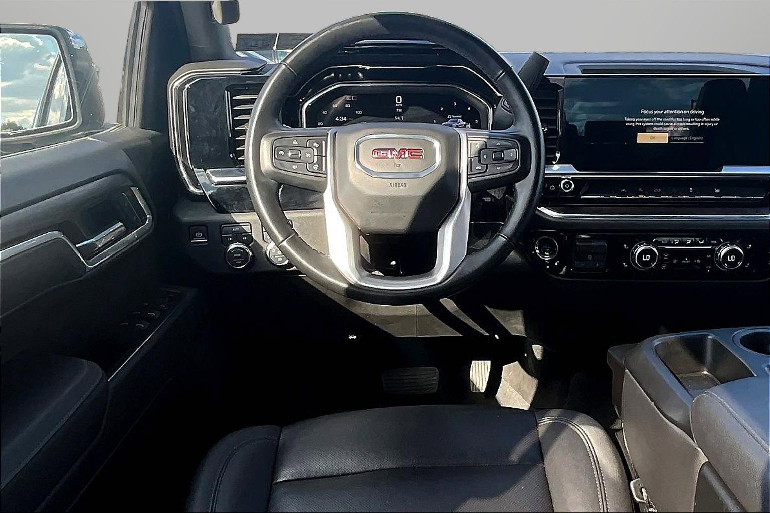 Used 2025 GMC Sierra 1500 SLT AWD/4WD image 4