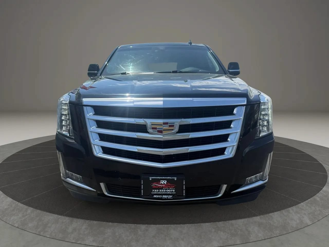 Used 2019 Cadillac Escalade Luxury AWD/4WD image 3