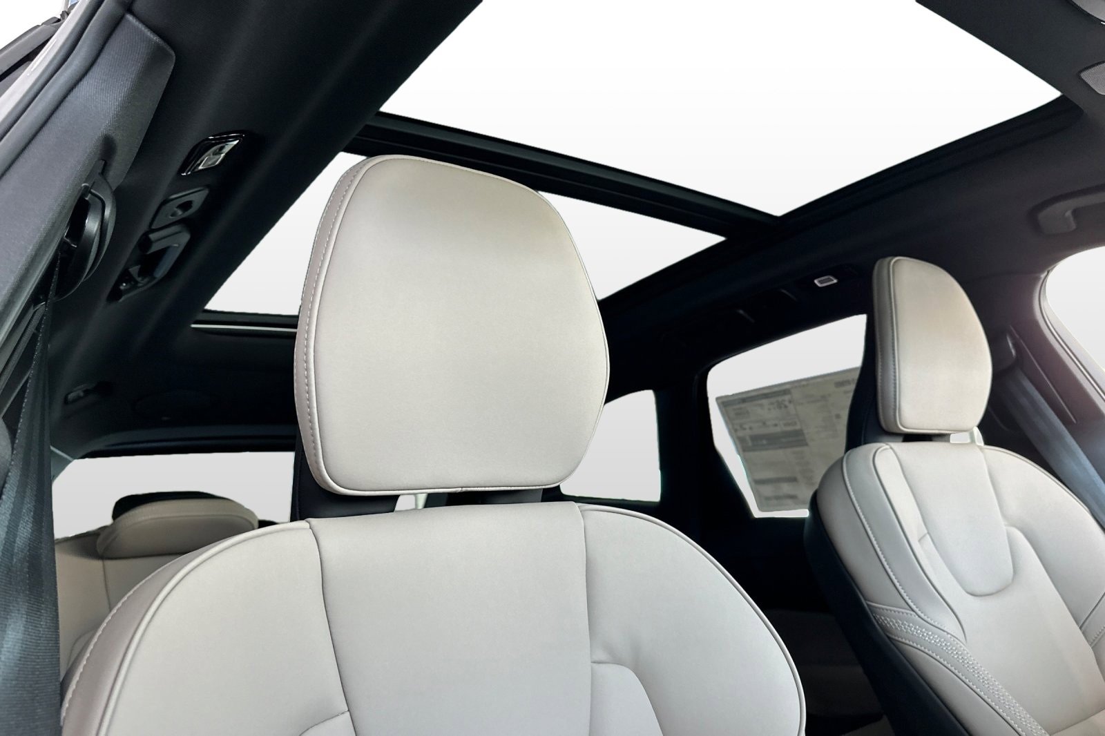 New 2026 Volvo XC60 B5 Plus w/ Climate Package image 19