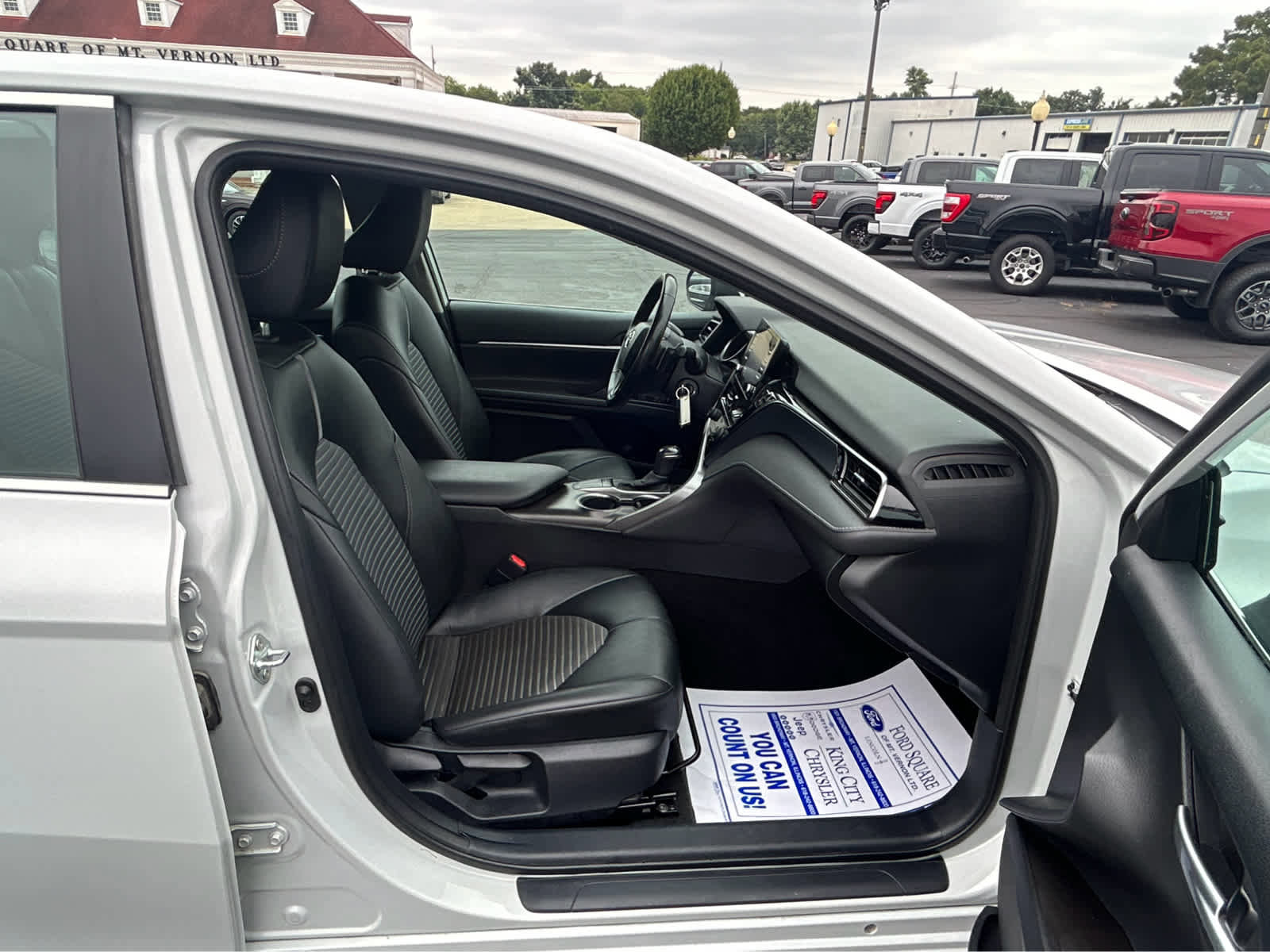 Used 2023 Toyota Camry SE image 12