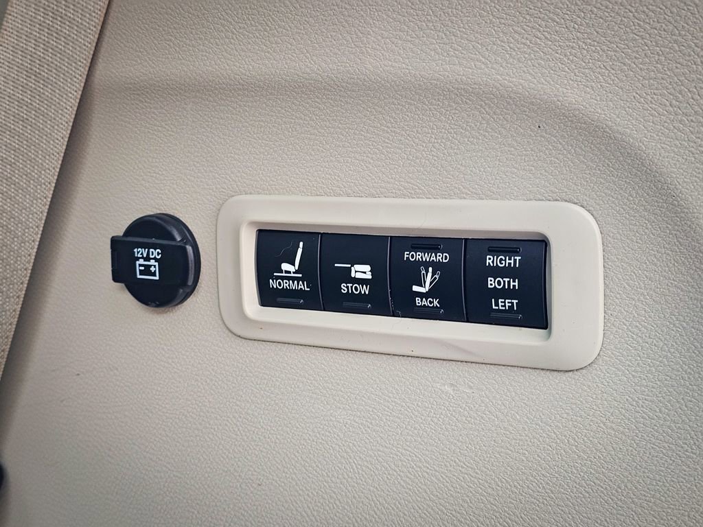 Used 2019 Chrysler Pacifica Limited FWD image 39