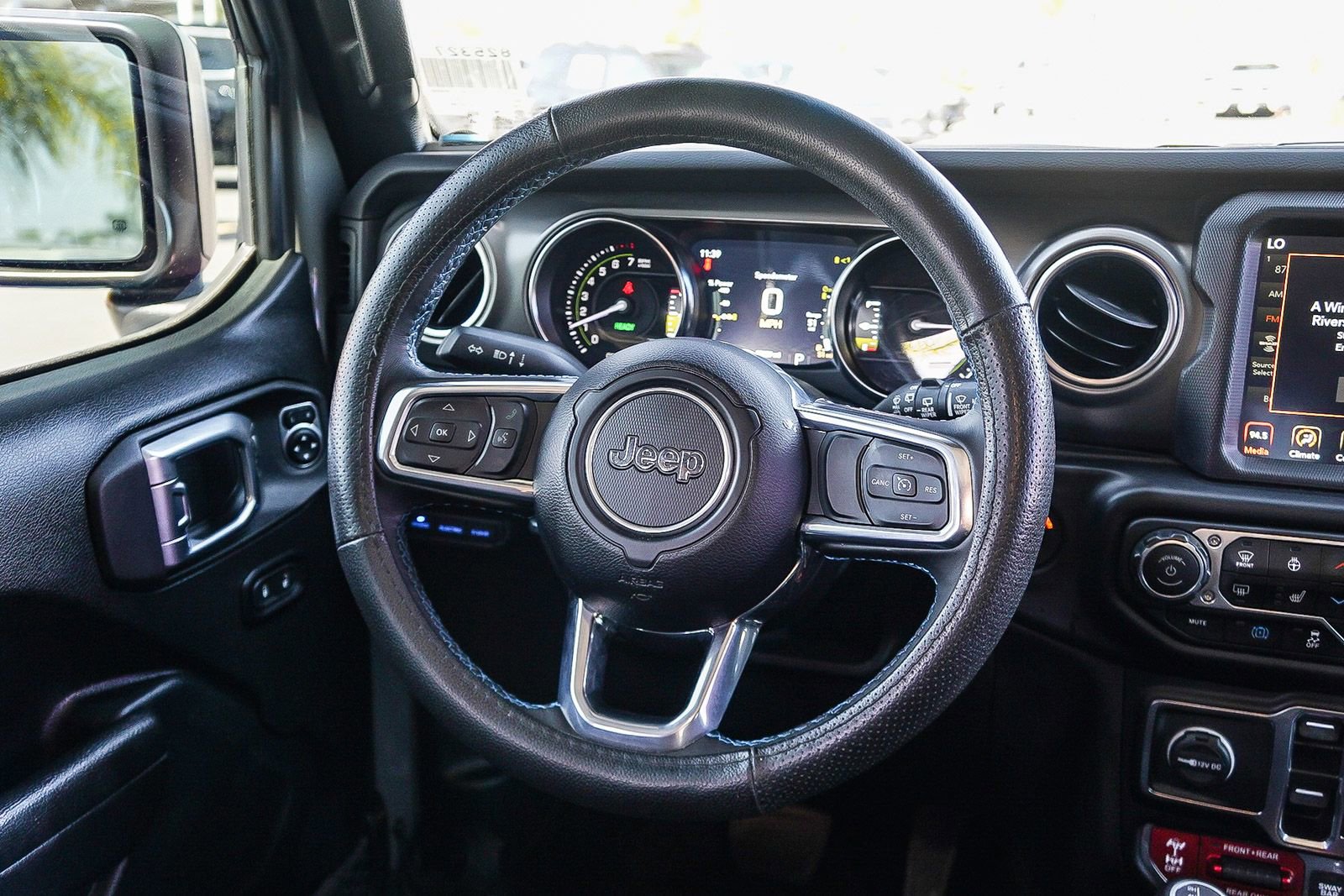 Used 2023 Jeep Wrangler Unlimited Rubicon 4xe w/ Cold Weather Group AWD/4WD image 15