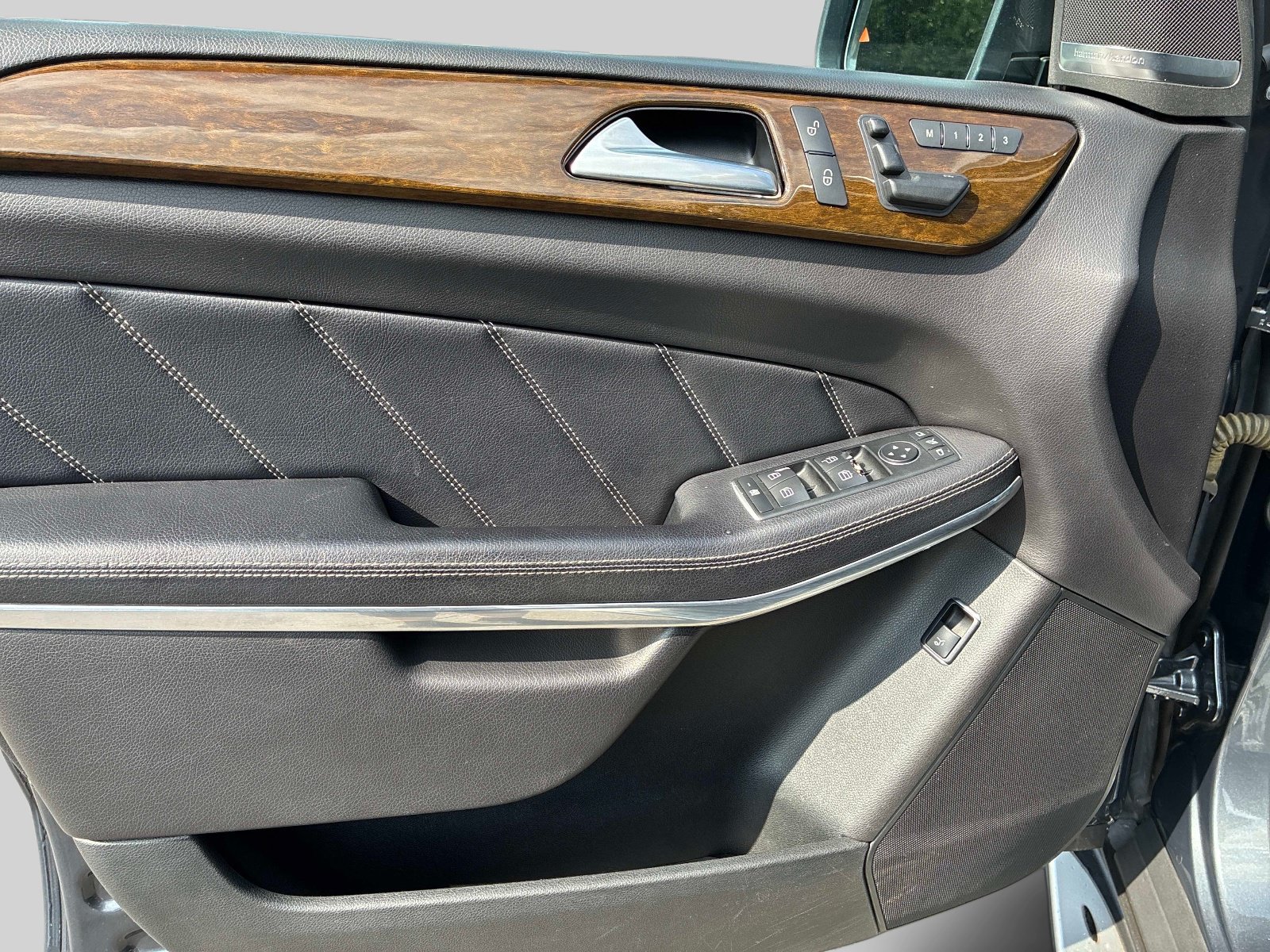 Used 2014 Mercedes-Benz GL 450 4MATIC image 24