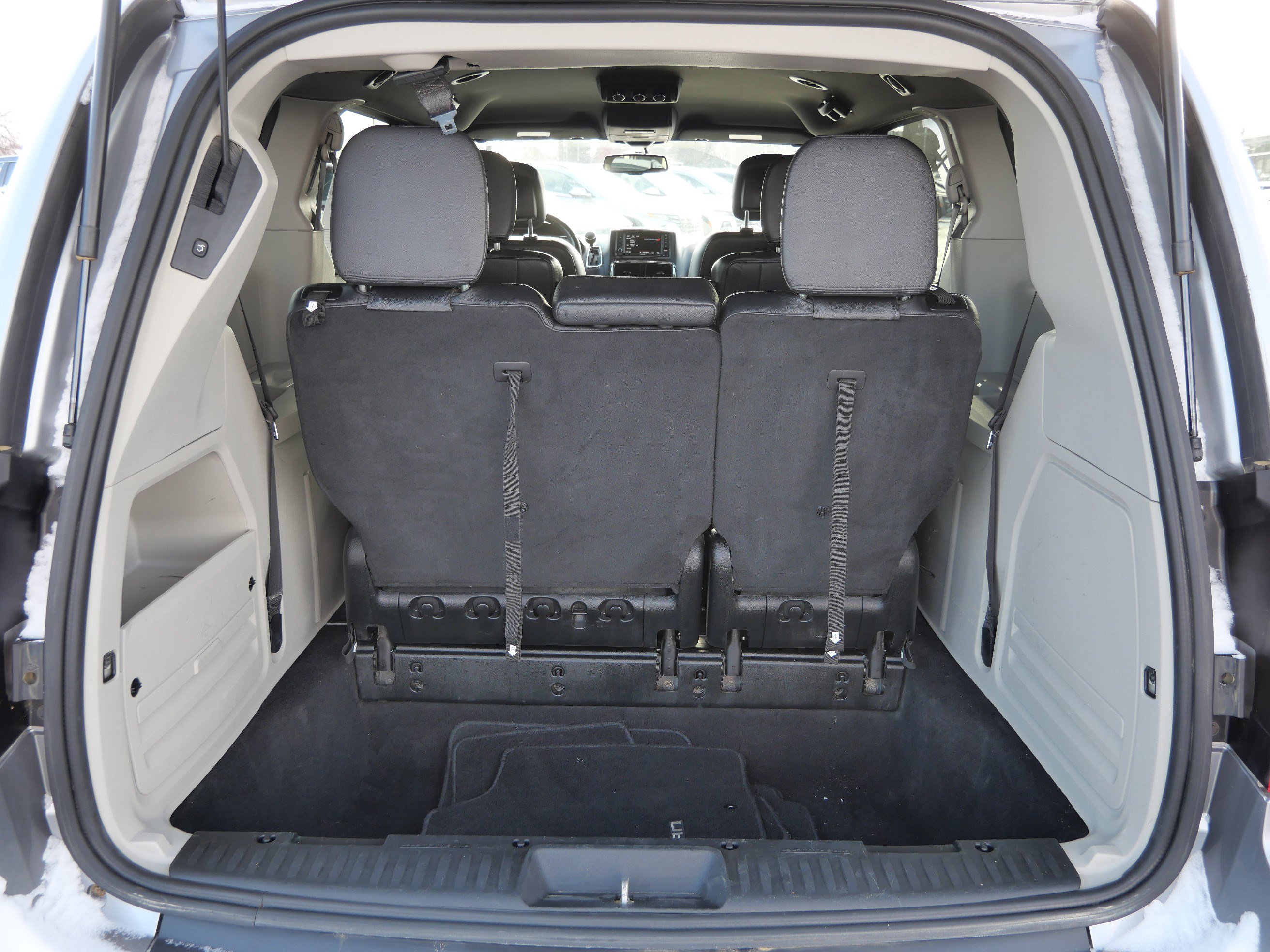 Used 2017 Dodge Grand Caravan SXT image 18