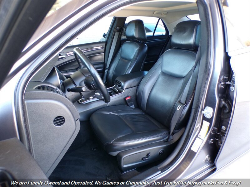 Used 2015 Chrysler 300 Limited RWD image 16
