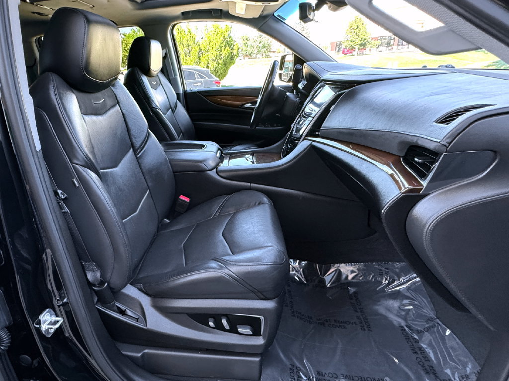 Used 2018 Cadillac Escalade ESV Premium Luxury AWD/4WD image 36
