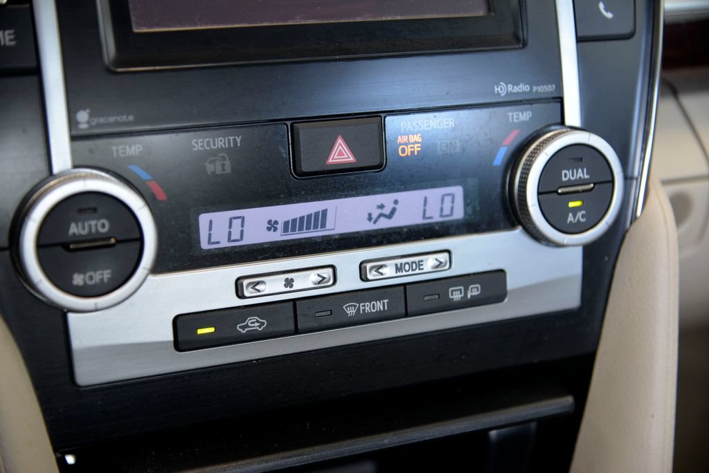 Used 2014 Toyota Camry XLE FWD image 24