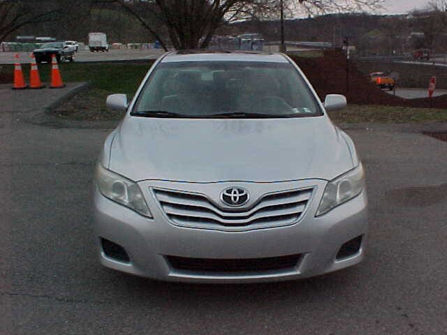 Used 2010 Toyota Camry LE image 3
