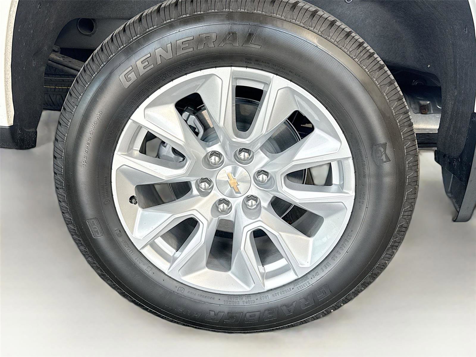 Used 2026 Chevrolet Silverado 1500 Custom AWD/4WD image 32