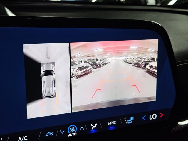 Used 2024 Chevrolet Traverse Z71 AWD/4WD image 13