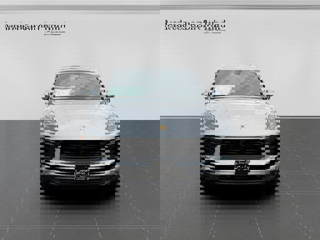 Used 2025 Porsche Macan image 2