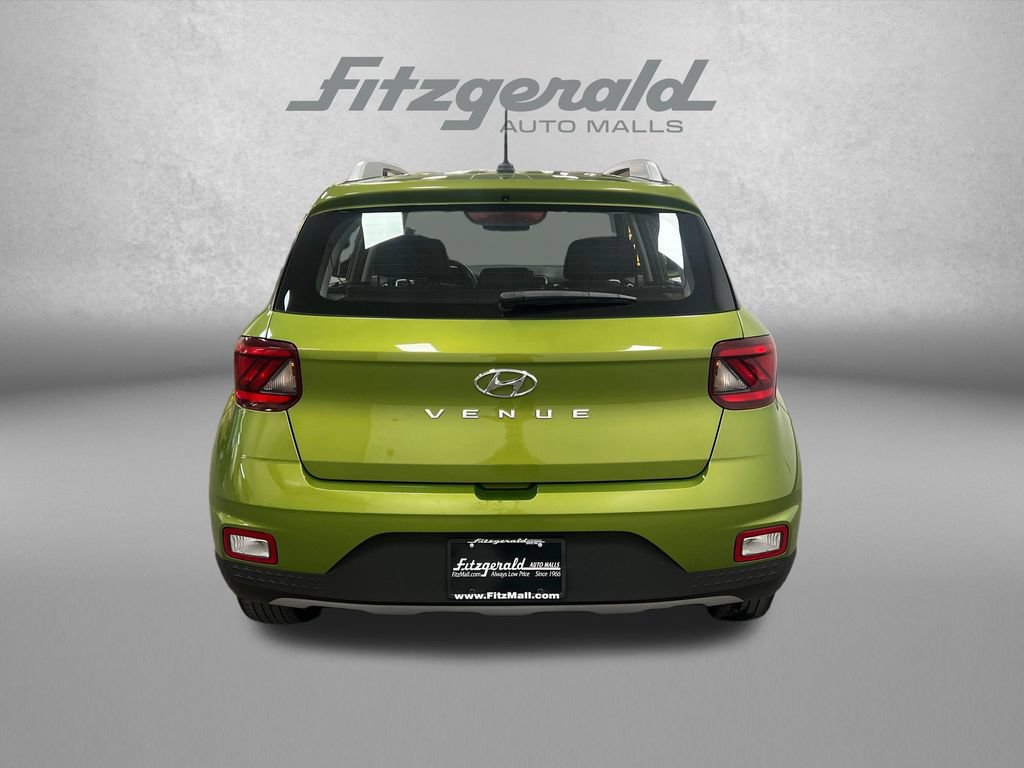 Used 2024 Hyundai Venue SEL FWD image 4