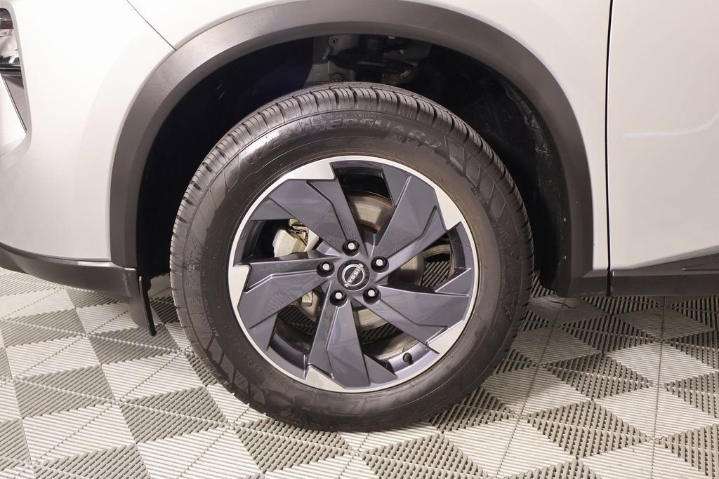 Used 2024 Nissan Rogue SV image 16