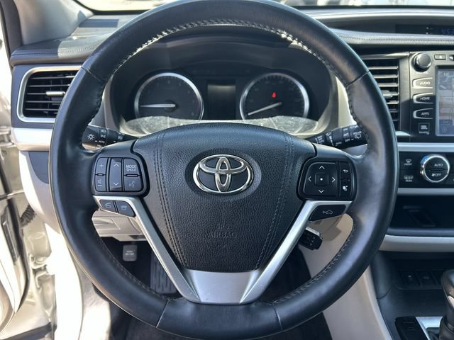 Used 2016 Toyota Highlander Limited Platinum FWD image 22