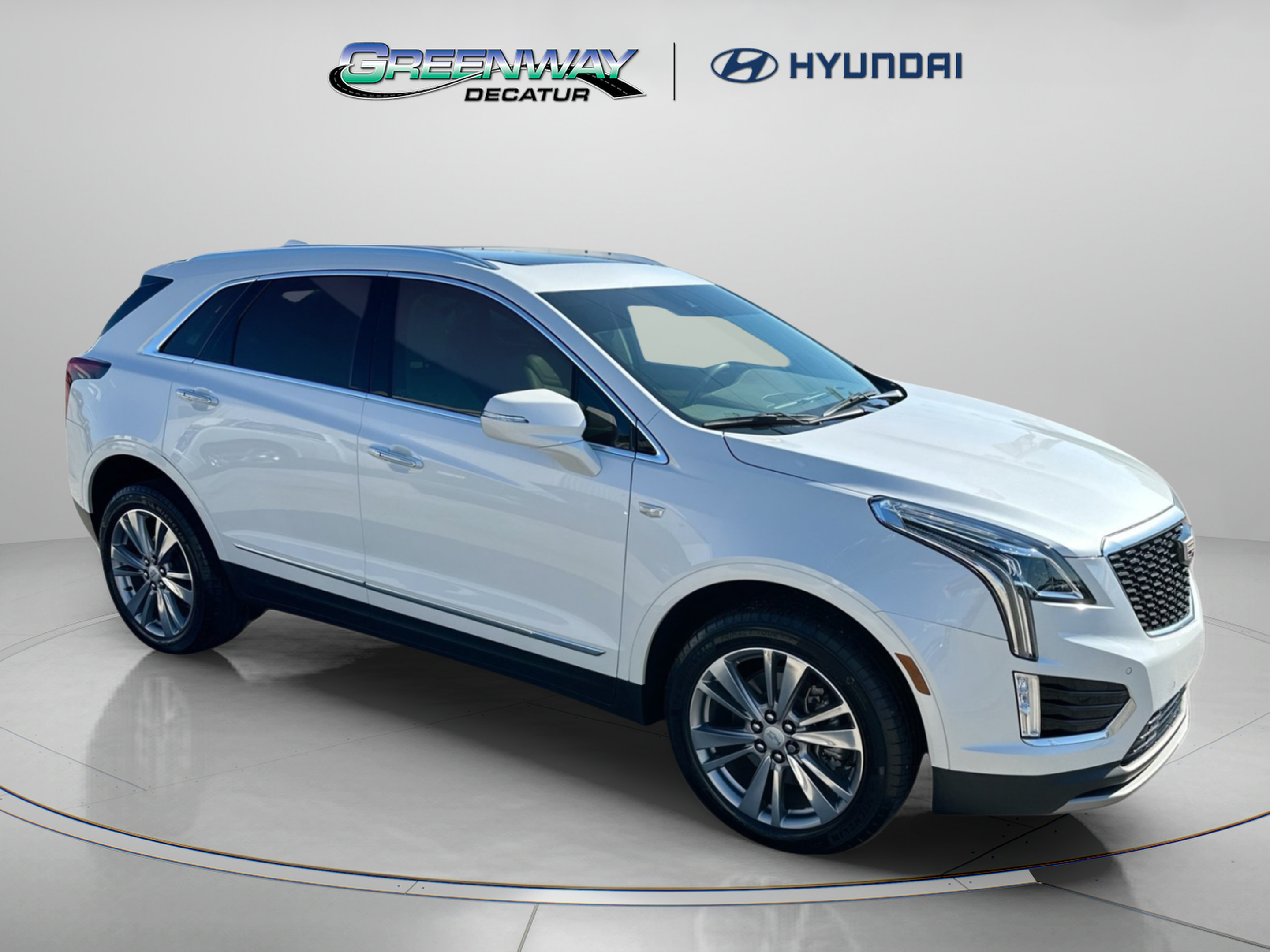 Used 2023 Cadillac XT5 Premium Luxury FWD image 2