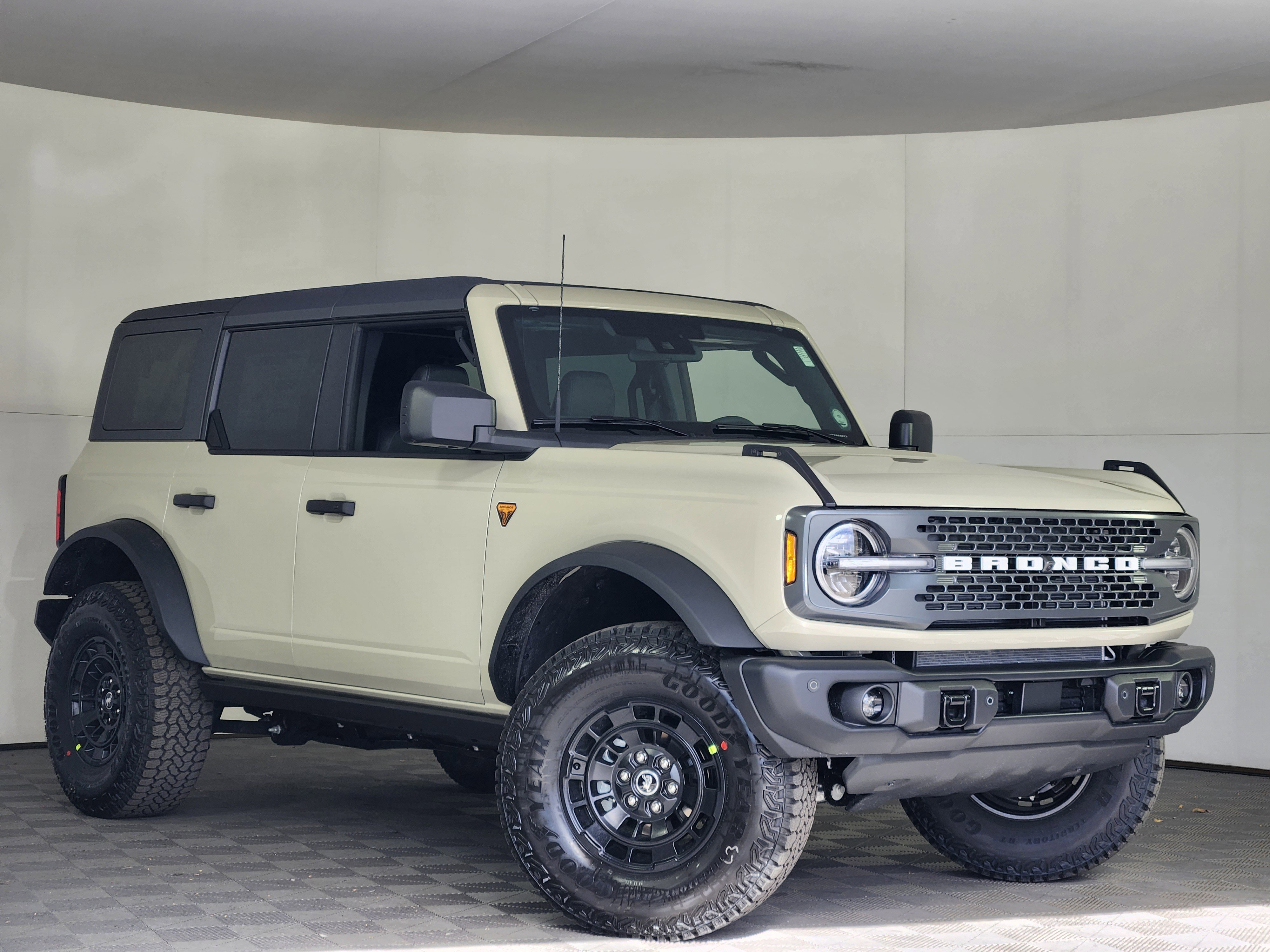 New 2026 Ford Bronco Badlands AWD/4WD image 1