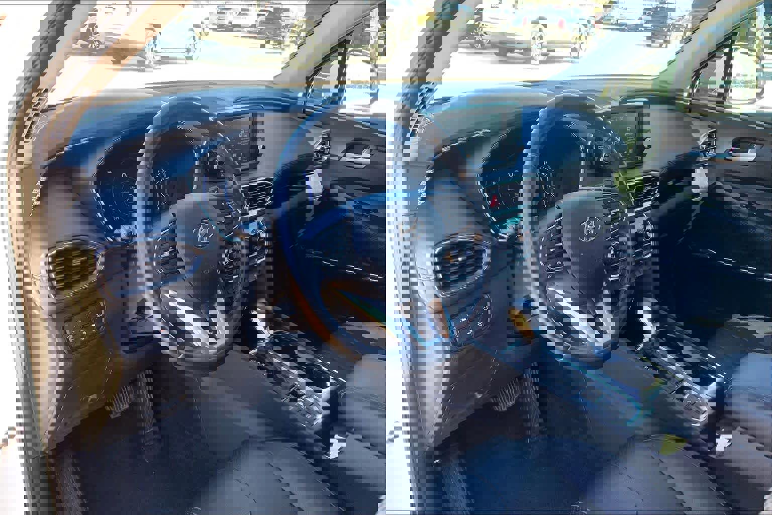 Used 2019 Hyundai Santa Fe SEL image 16