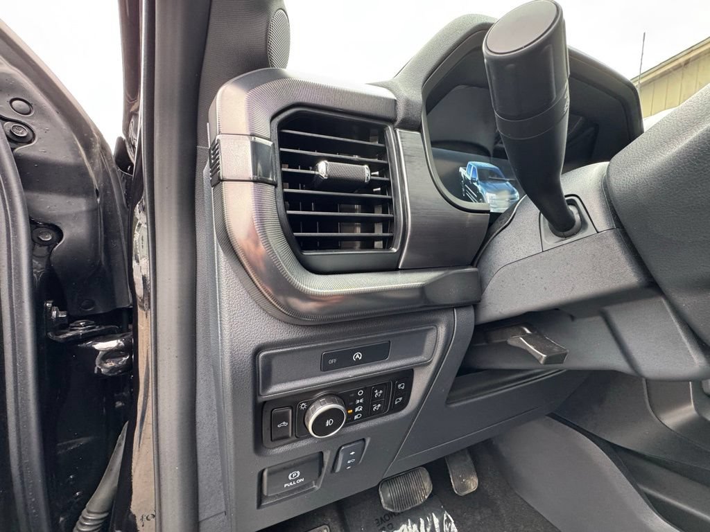 Used 2025 Ford F150 Lariat AWD/4WD image 23