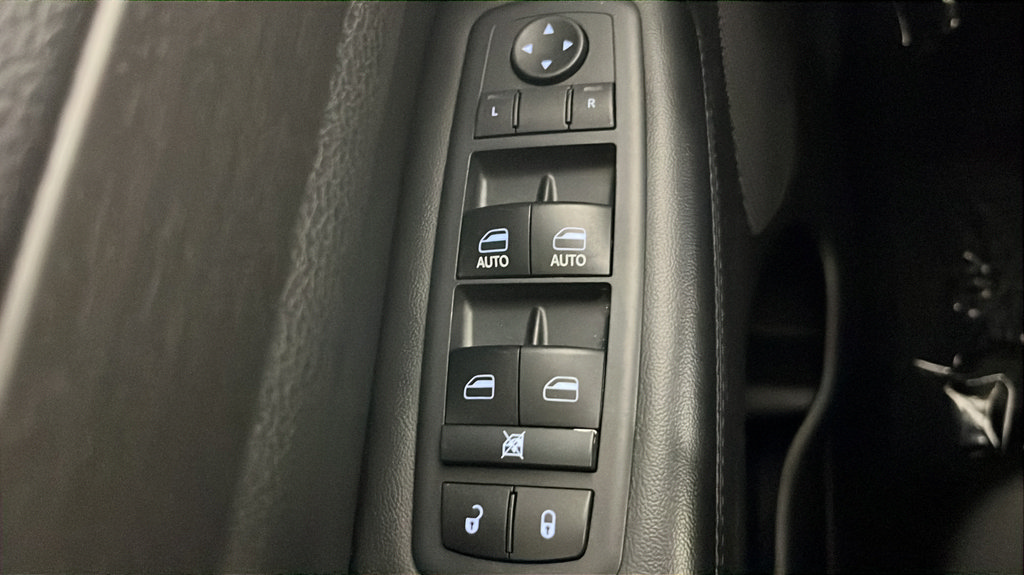 Used 2017 Jeep Grand Cherokee Laredo AWD/4WD image 31