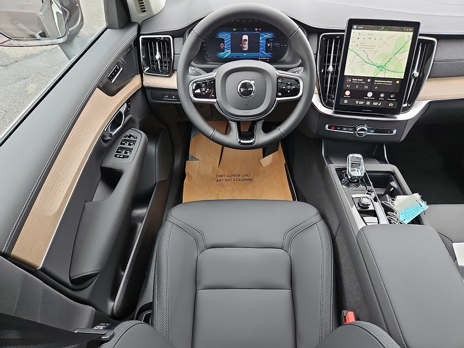New 2026 Volvo XC90 T8 Plus w/ Protection Package Premier AWD/4WD image 9